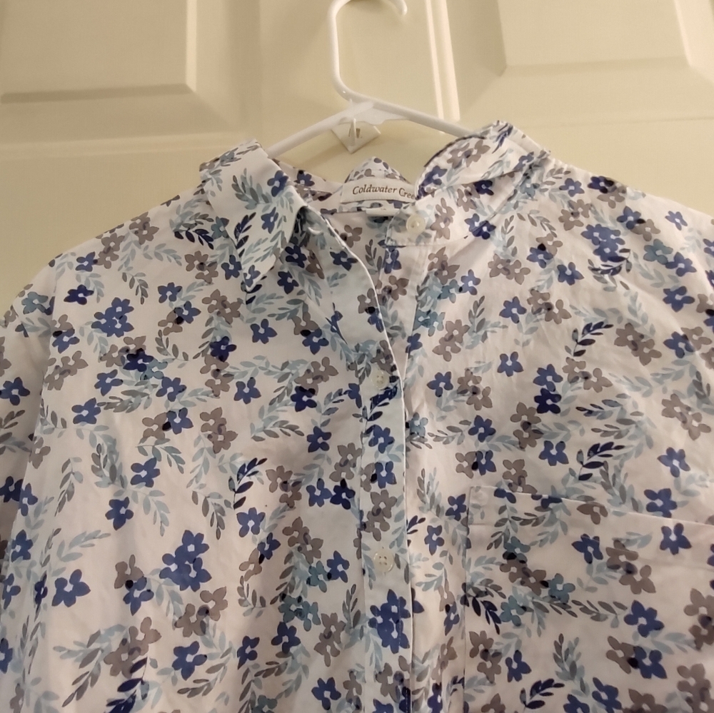 Women's Coldwater Creek  floral button up shirt. - Picture 3 of 3